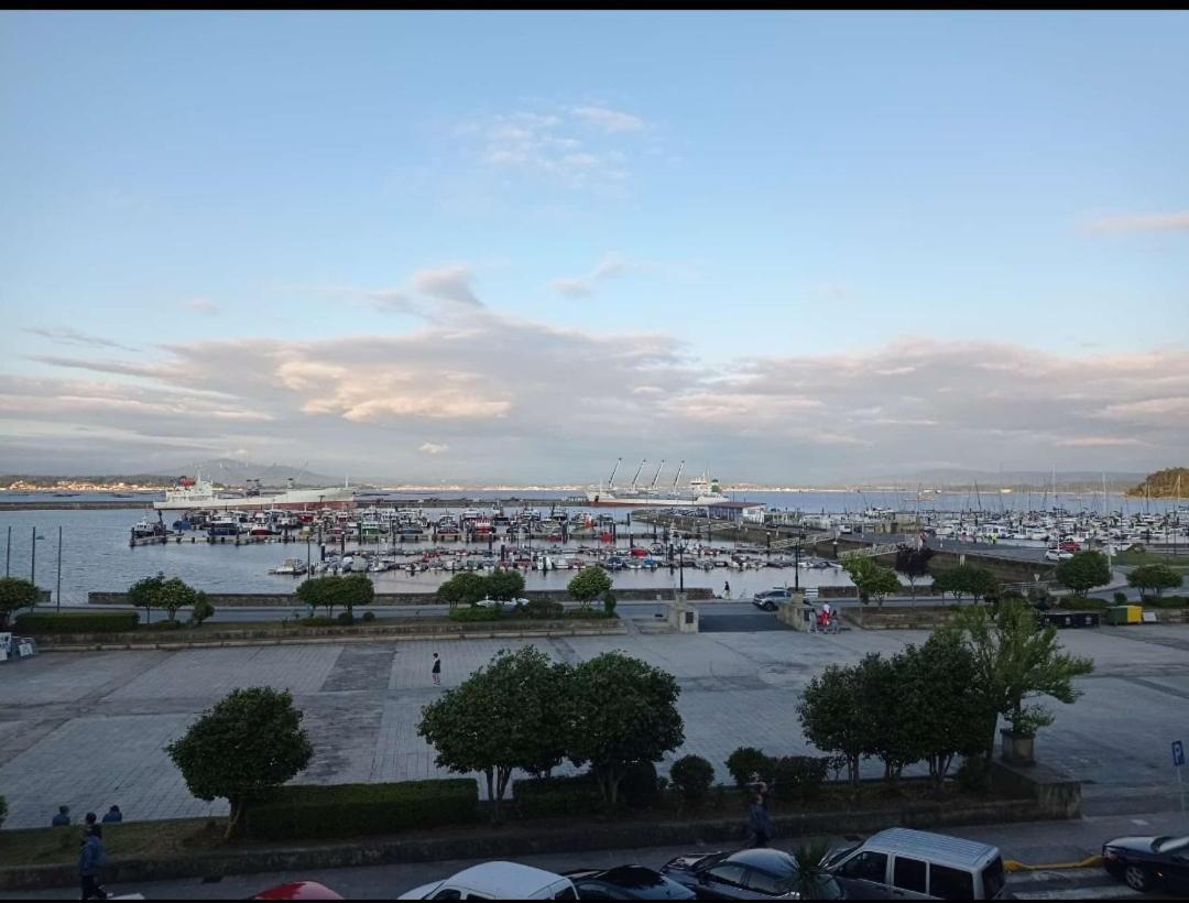 Vistas Al Puerto Daire Pobra Do Caraminal Oda fotoğraf